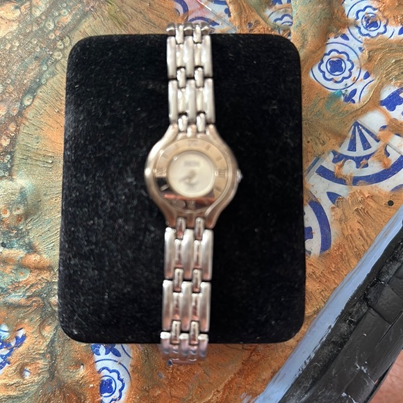 MCM woman’s watch silver with gold tone - Picture 1 of 2